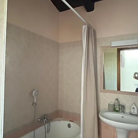 Grande In Casale Ristrutturato