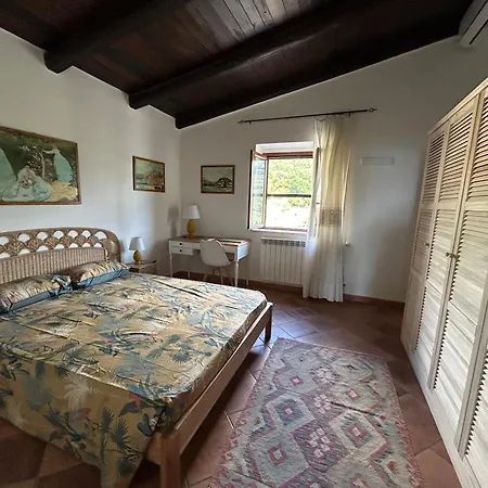 Grande In Casale Ristrutturato