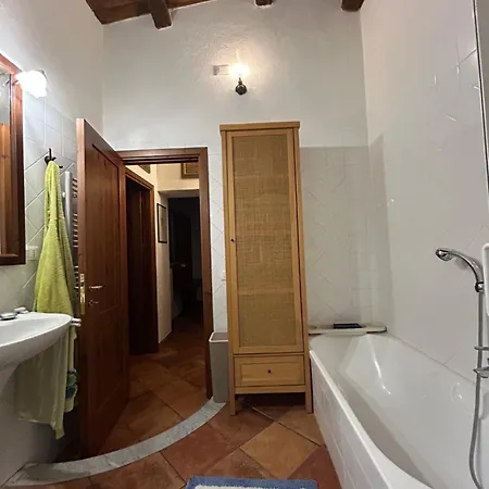 Grande In Casale Ristrutturato