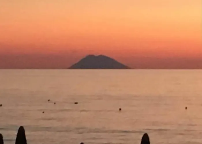 Grande In Casale Ristrutturato בית נופש