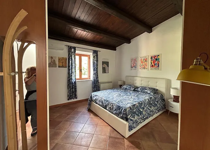 Grande In Casale Ristrutturato בית נופש